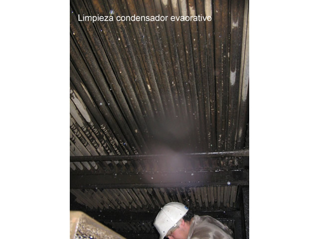 Limpieza-condensador-evaporativo